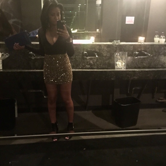 Mini gold sequin skirt - Picture 2 of 5